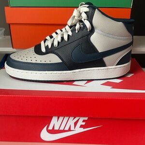 Nike Men's Navy and Cream Sneakers